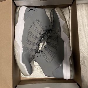 jordan max aura cool grey